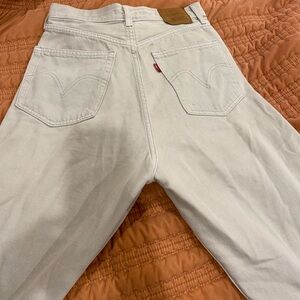 Levi’s jeans. So comfortable lightly worn. Fit longer.